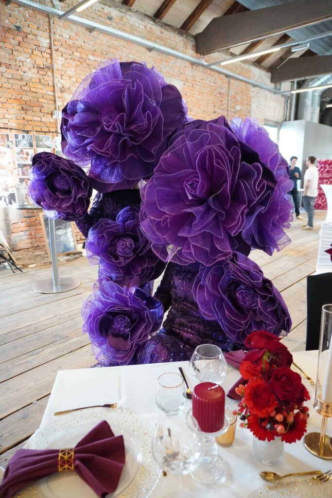 GIANT FLOWER LADYS VIOLETT